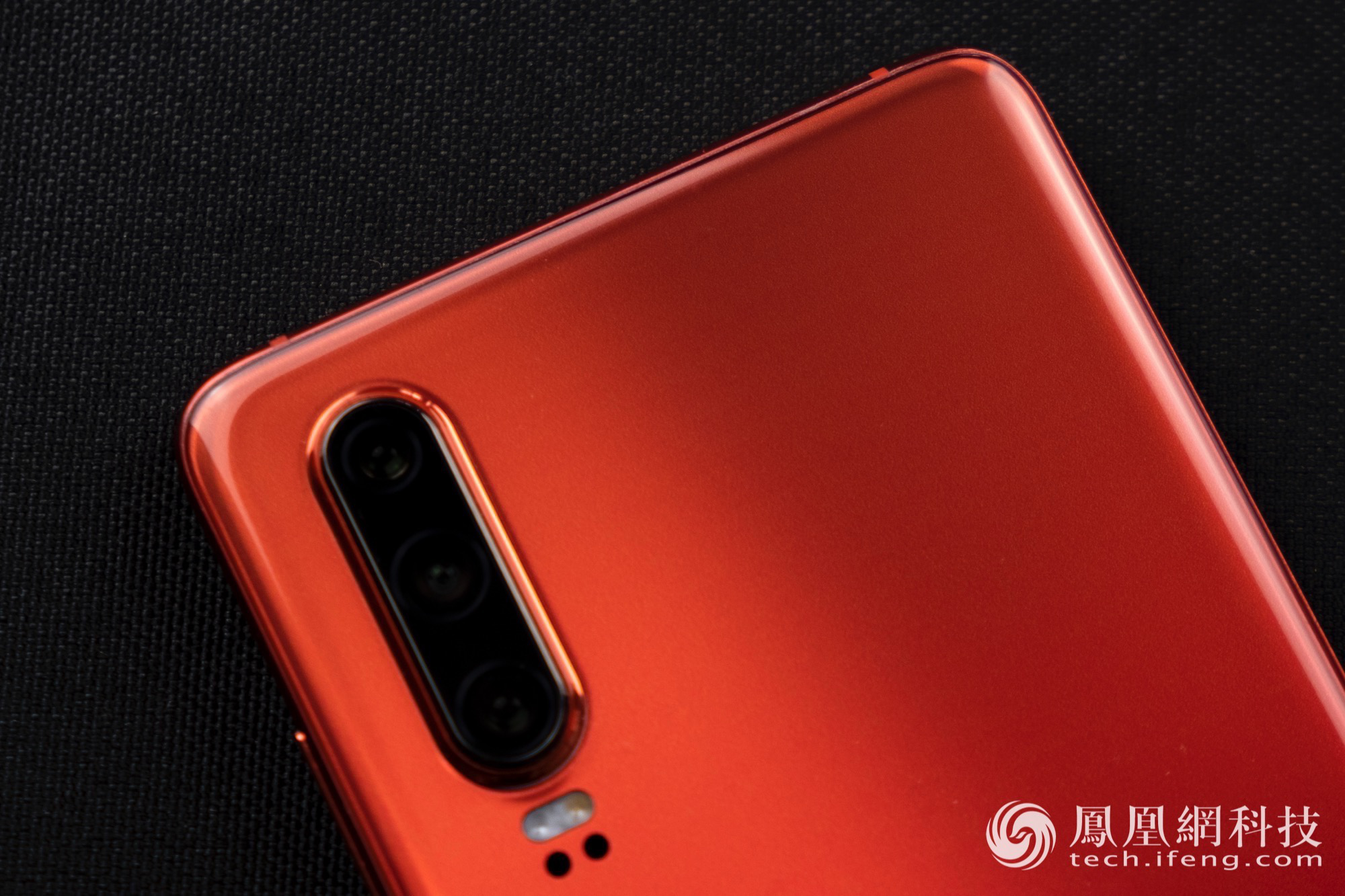 手机也能成为最时尚单品？华为p30系列的爱马仕橙让年轻人疯狂喜欢!