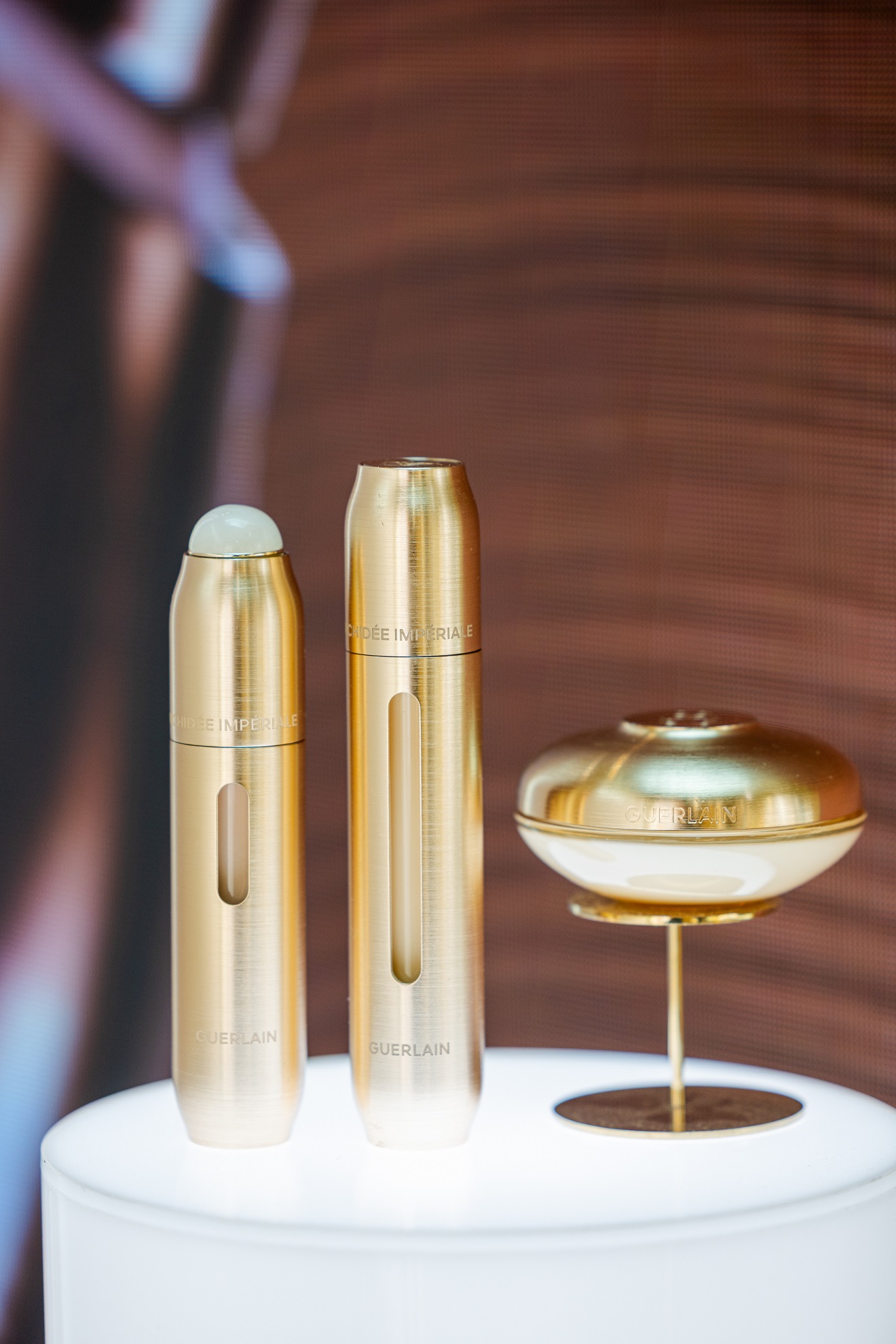 法国娇兰品牌挚友余承恩亲临南京德基 携御廷兰花金致焕采系列