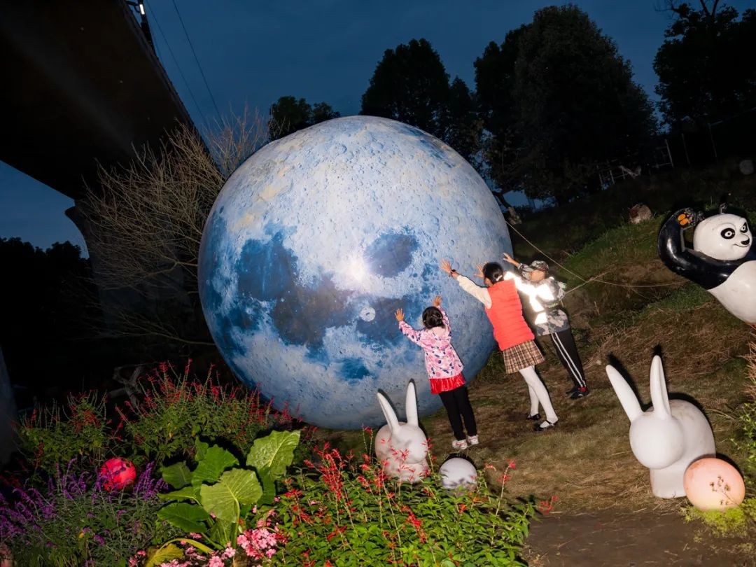 在「reconnect / 再次连接」中寻找跨越边界的情感链接 在「reconnect / 再次连接」中寻找跨越边界的情感链接