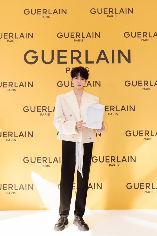 法国娇兰护肤大使周翊然惊喜现身杭州武林银泰百货