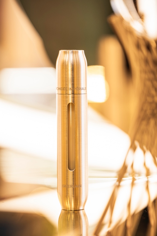 法国娇兰护肤大使周翊然惊喜现身杭州武林银泰百货