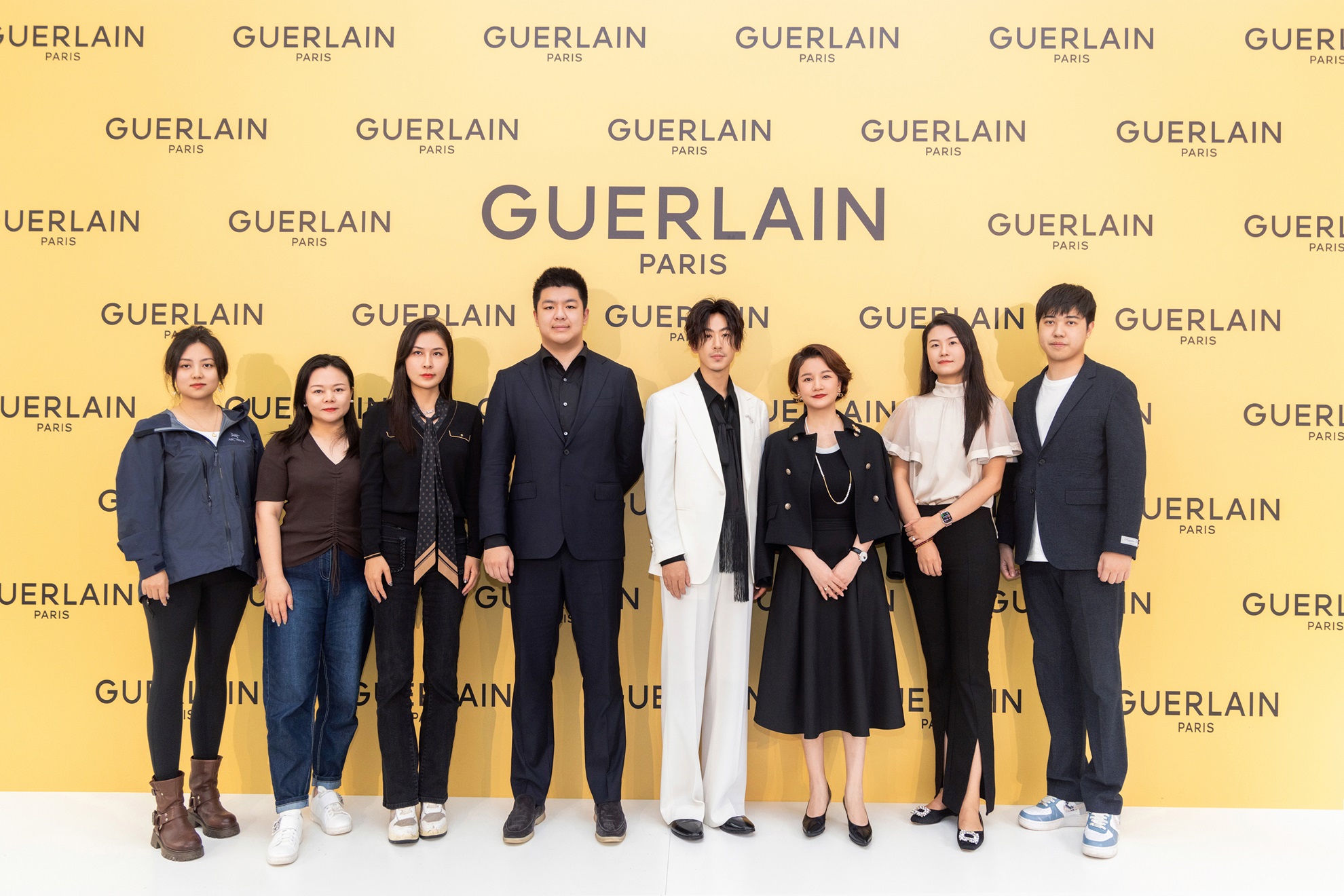 法国娇兰品牌挚友江奇霖惊喜空降深圳茂业天地 携全新帝皇蜂姿系列，倾献蜜润肌秘