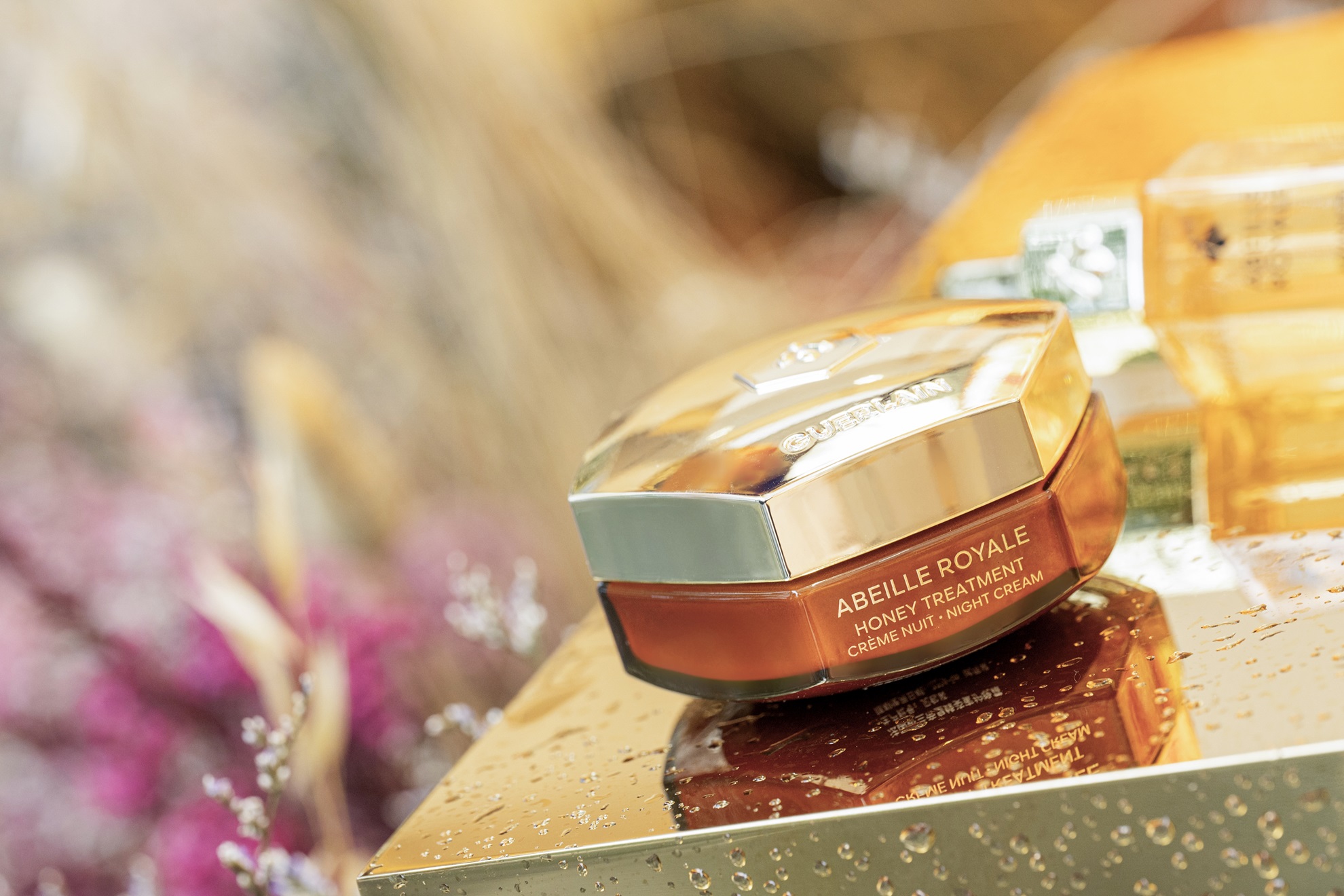 法国娇兰品牌挚友江奇霖惊喜空降深圳茂业天地 携全新帝皇蜂姿系列，倾献蜜润肌秘