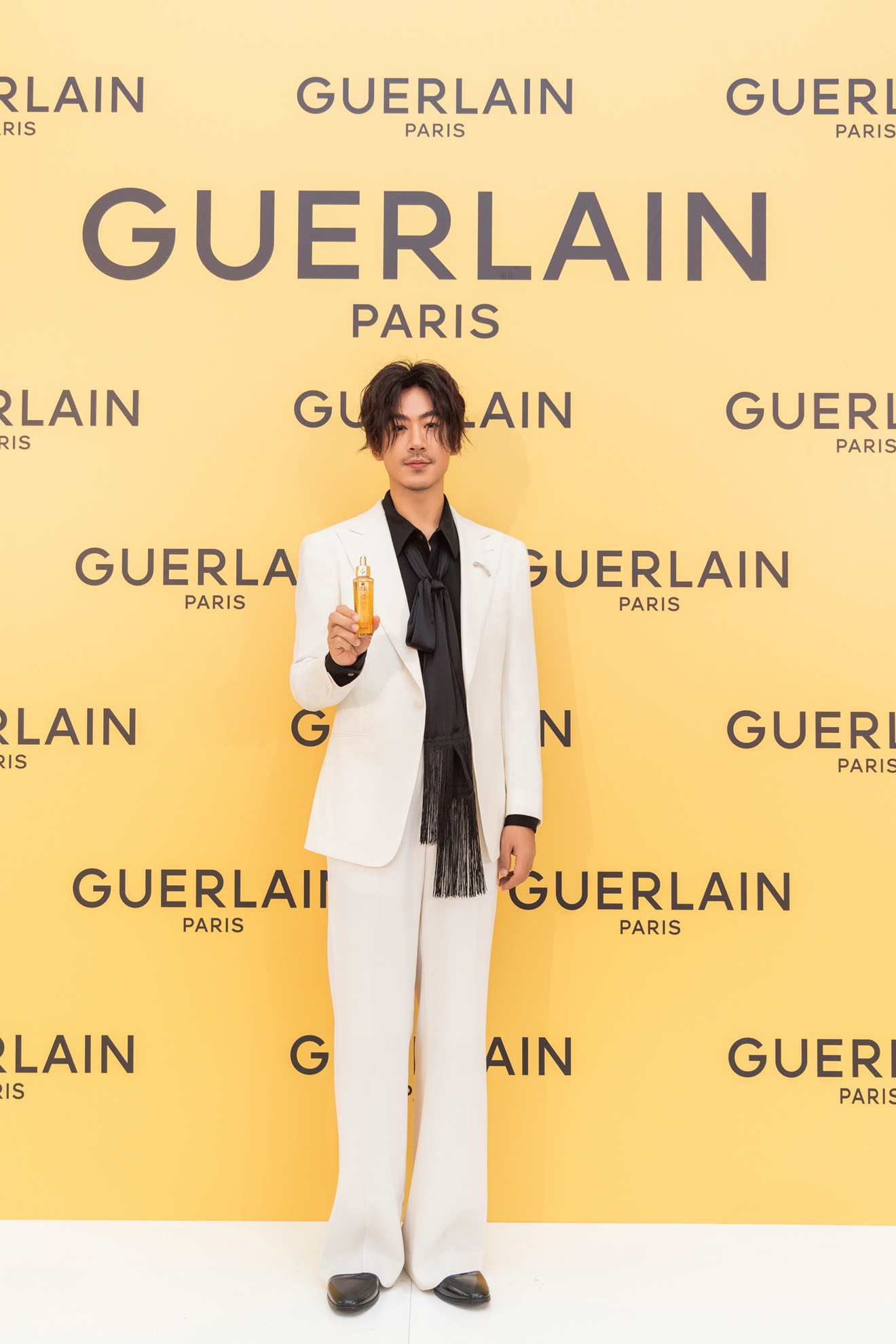 法国娇兰品牌挚友江奇霖惊喜空降深圳茂业天地 携全新帝皇蜂姿系列，倾献蜜润肌秘