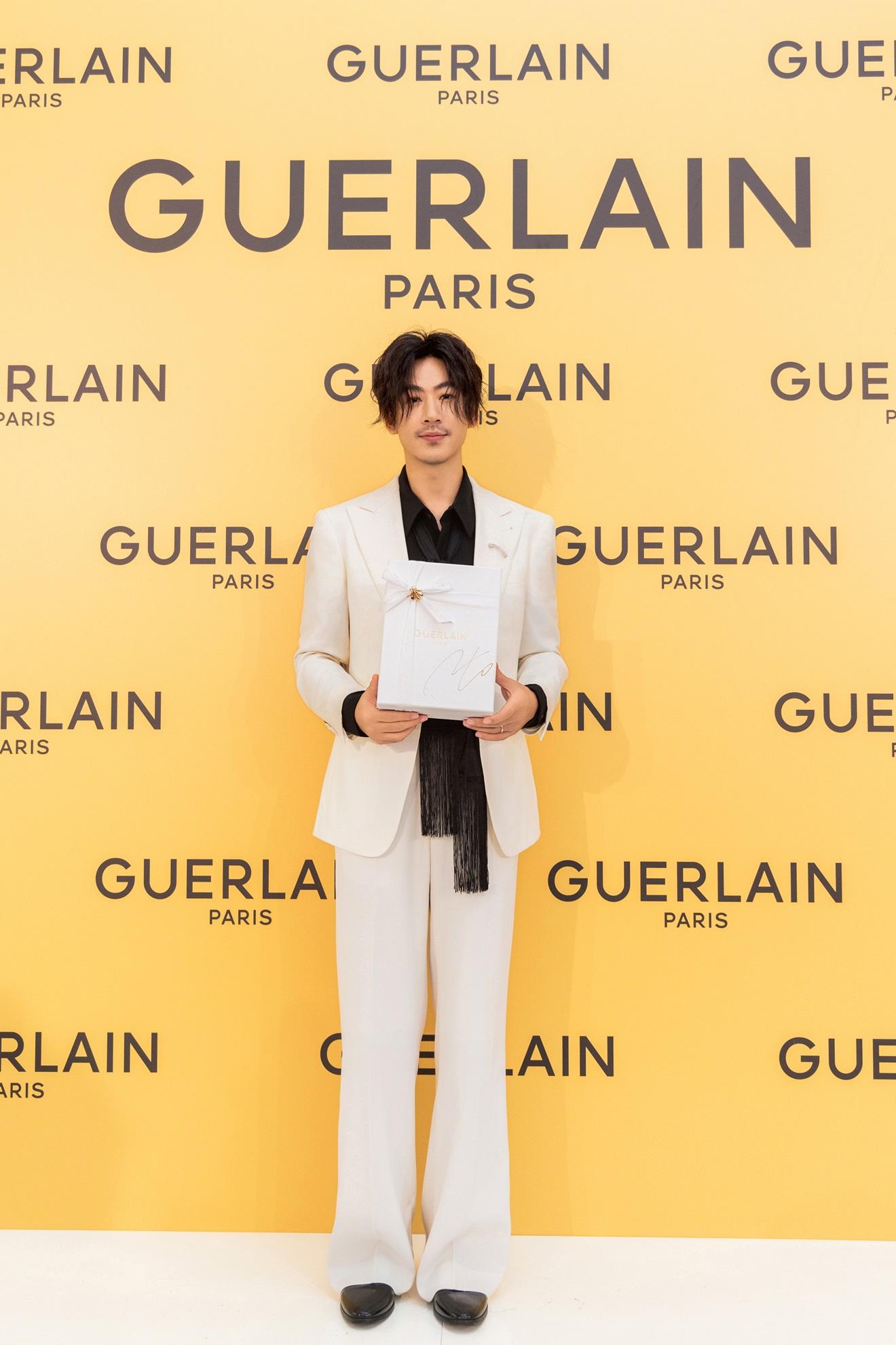 法国娇兰品牌挚友江奇霖惊喜空降深圳茂业天地 携全新帝皇蜂姿系列，倾献蜜润肌秘