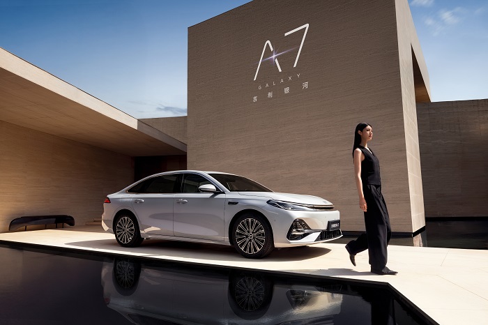 吉利银河a7预售10.38万元起,首搭雷神ai电混2.0,油耗低至2l 吉利银河a7预售10.38万元起,首搭雷神ai电混2.0,油耗低至2l