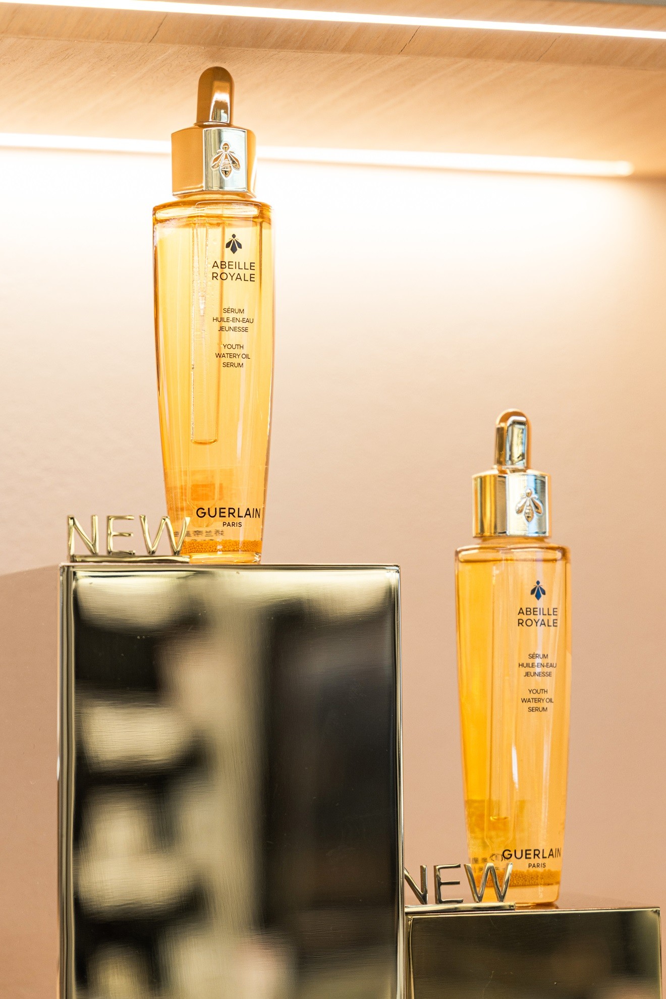 法国娇兰品牌大使孟子义携帝皇蜂姿系列惊喜现身成都王府井