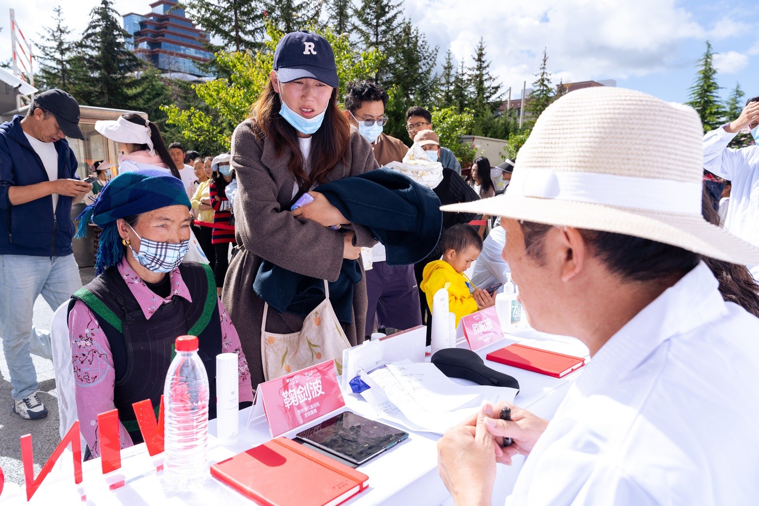 十年守护国人皮肤健康，薇诺娜“薇笑阳光计划”走进香格里拉