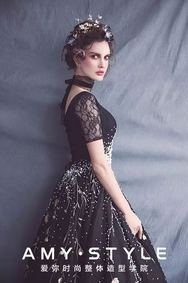 唯美复古新娘造型，清丽妆容带来宫廷的华贵感！