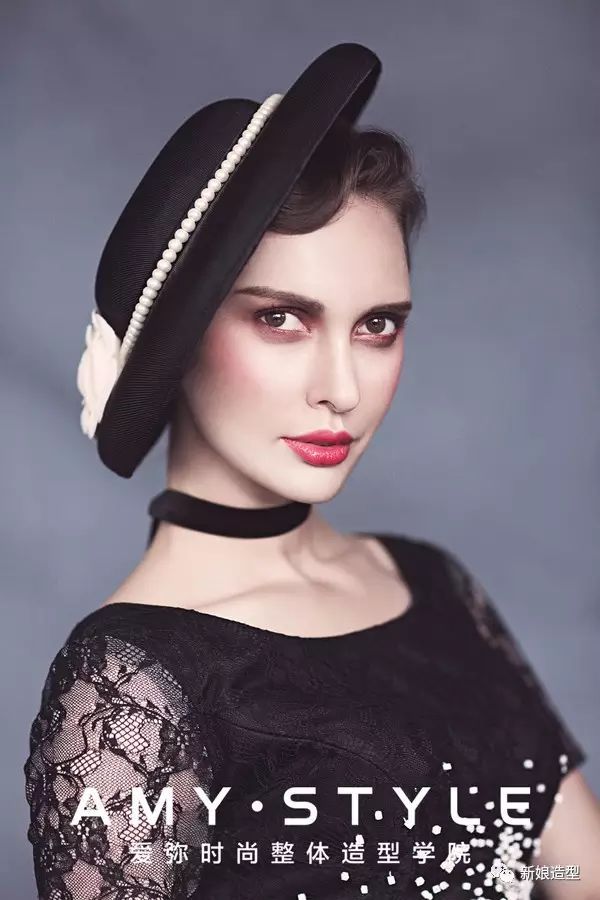 唯美复古新娘造型，清丽妆容带来宫廷的华贵感！