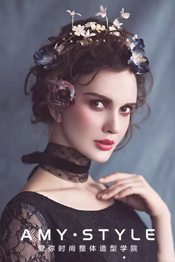 唯美复古新娘造型，清丽妆容带来宫廷的华贵感！