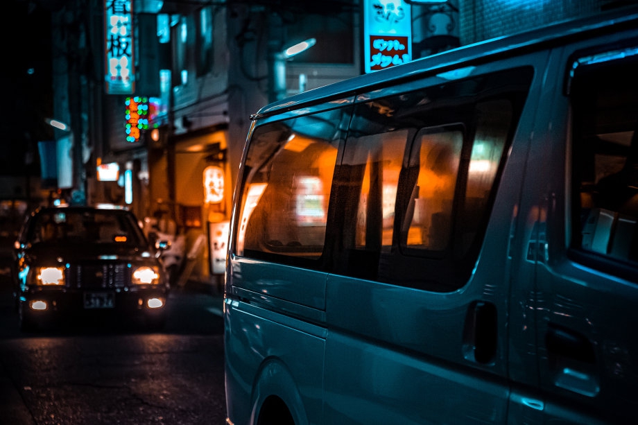 作品欣赏|冷色调的日本夜色 静谧怀旧的古典与现代