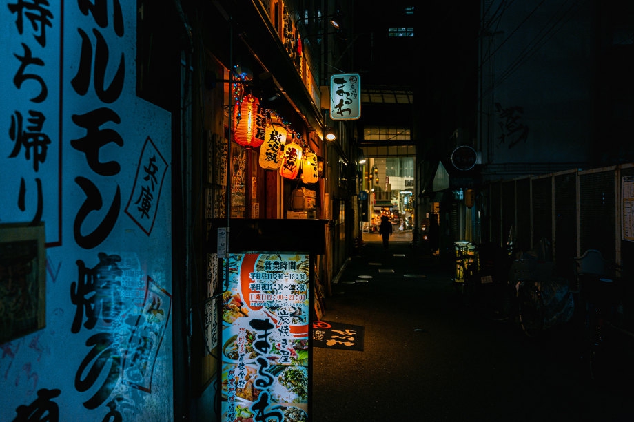 作品欣赏|冷色调的日本夜色 静谧怀旧的古典与现代